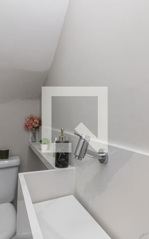 Casa à venda com 240m², 3 quartos e 2 vagas Casa à venda com 240m², 3 quartos e 2 vagasLavabo