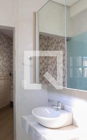 Casa à venda com 640m², 8 quartos e 5 vagas Casa à venda com 640m², 8 quartos e 5 vagasBanheiro 6