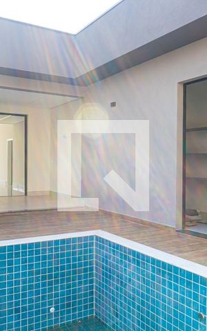 Casa de condomínio à venda com 232m², 3 quartos e 4 vagasPiscina