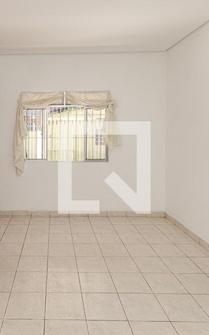 Casa para alugar com 100m², 2 quartos e 2 vagas Casa para alugar com 100m², 2 quartos e 2 vagasSala