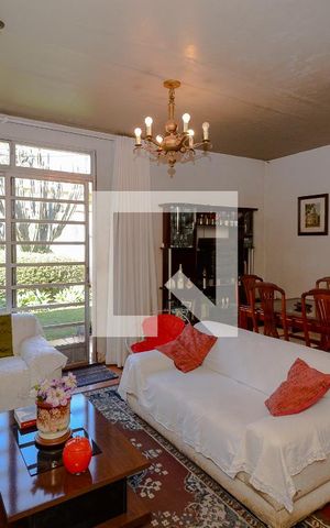 Casa à venda com 137m², 4 quartos e 2 vagas Casa à venda com 137m², 4 quartos e 2 vagasSala