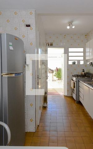 Casa à venda com 137m², 4 quartos e 2 vagas Casa à venda com 137m², 4 quartos e 2 vagasCozinha