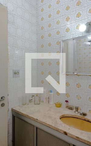 Casa à venda com 137m², 4 quartos e 2 vagas Casa à venda com 137m², 4 quartos e 2 vagasBanheiro da Suíte