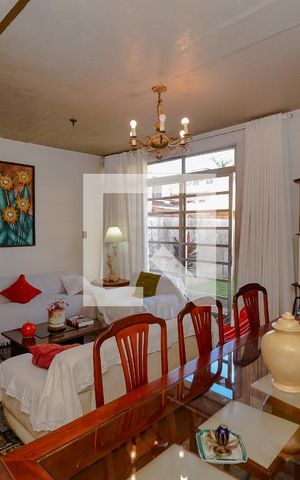 Casa à venda com 137m², 4 quartos e 2 vagas Casa à venda com 137m², 4 quartos e 2 vagasSala