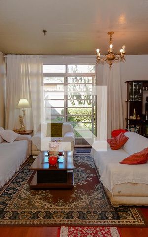 Casa à venda com 137m², 4 quartos e 2 vagas Casa à venda com 137m², 4 quartos e 2 vagasSala