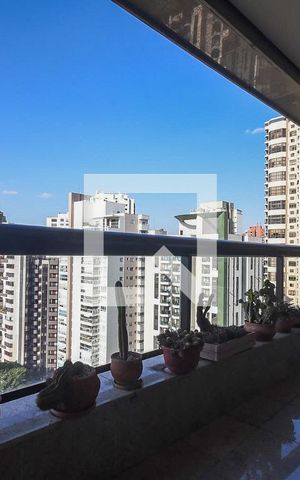 Apartamento à venda com 226m², 3 quartos e 4 vagas Apartamento à venda com 226m², 3 quartos e 4 vagasVaranda