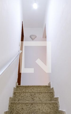 Casa de condomínio à venda com 60m², 2 quartos e 1 vagaEscada