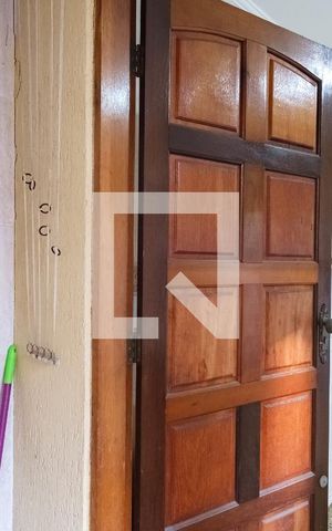 Casa de condomínio à venda com 60m², 2 quartos e 1 vagaÁrea de Serviço