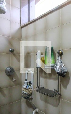 Casa à venda com 350m², 5 quartos e 6 vagas Casa à venda com 350m², 5 quartos e 6 vagasBanheiro