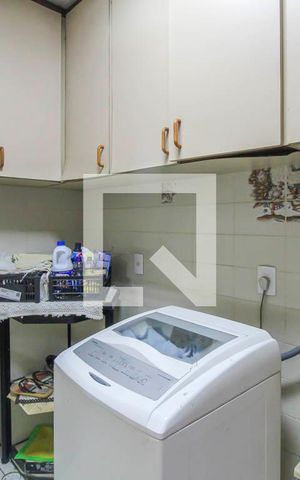 Casa à venda com 350m², 5 quartos e 6 vagas Casa à venda com 350m², 5 quartos e 6 vagasÁrea de Serviço