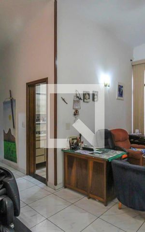 Casa à venda com 350m², 5 quartos e 6 vagas Casa à venda com 350m², 5 quartos e 6 vagasSalão