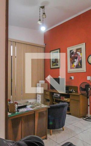 Casa à venda com 350m², 5 quartos e 6 vagas Casa à venda com 350m², 5 quartos e 6 vagasSalão