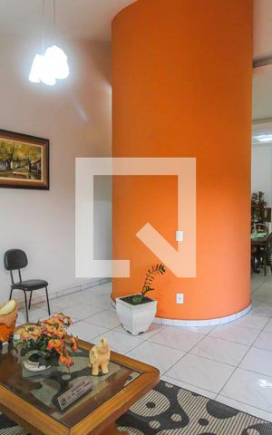 Casa à venda com 350m², 5 quartos e 6 vagas Casa à venda com 350m², 5 quartos e 6 vagasSala