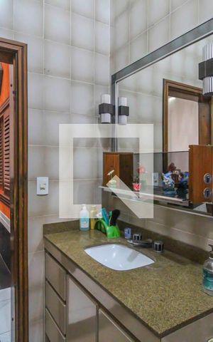 Casa à venda com 350m², 5 quartos e 6 vagas Casa à venda com 350m², 5 quartos e 6 vagasBanheiro