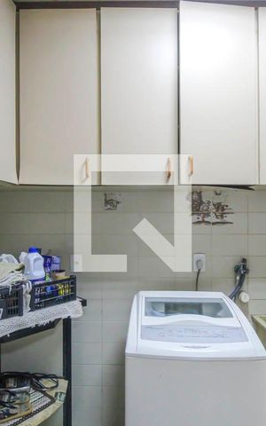 Casa à venda com 350m², 5 quartos e 6 vagas Casa à venda com 350m², 5 quartos e 6 vagasÁrea de Serviço
