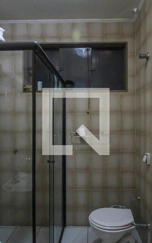 Casa à venda com 350m², 5 quartos e 6 vagas Casa à venda com 350m², 5 quartos e 6 vagasBanheiro