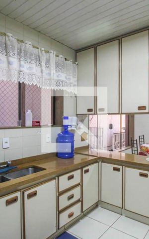 Casa à venda com 350m², 5 quartos e 6 vagas Casa à venda com 350m², 5 quartos e 6 vagasCozinha