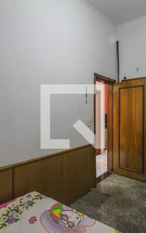 Casa à venda com 350m², 5 quartos e 6 vagas Casa à venda com 350m², 5 quartos e 6 vagasQuarto 2
