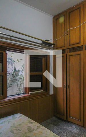 Casa à venda com 350m², 5 quartos e 6 vagas Casa à venda com 350m², 5 quartos e 6 vagasQuarto 2