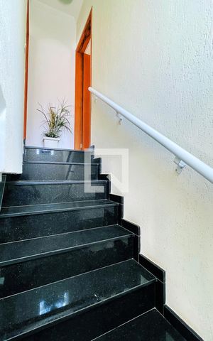 Casa à venda com 218m², 2 quartos e 5 vagas Casa à venda com 218m², 2 quartos e 5 vagasEscada