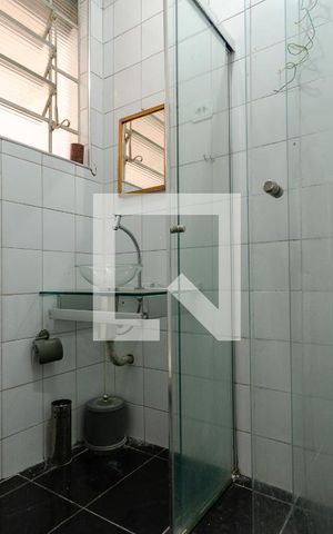 Casa à venda com 435m², 4 quartos e 6 vagas Casa à venda com 435m², 4 quartos e 6 vagasBanheiro