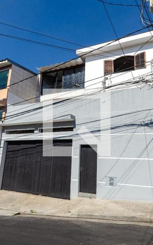Casa à venda com 435m², 4 quartos e 6 vagas Casa à venda com 435m², 4 quartos e 6 vagasFachada