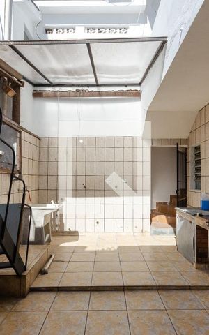 Casa à venda com 435m², 4 quartos e 6 vagas Casa à venda com 435m², 4 quartos e 6 vagasÁrea de Serviço