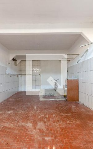 Casa à venda com 435m², 4 quartos e 6 vagas Casa à venda com 435m², 4 quartos e 6 vagasGaragem