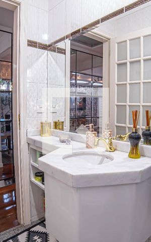Casa à venda com 240m², 4 quartos e 5 vagas Casa à venda com 240m², 4 quartos e 5 vagasBanheiro 1