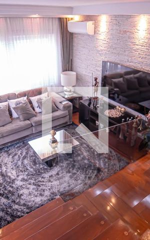 Casa à venda com 240m², 4 quartos e 5 vagas Casa à venda com 240m², 4 quartos e 5 vagasSala