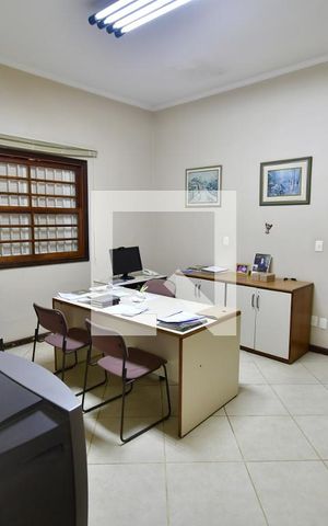 Casa à venda com 345m², 4 quartos e 10 vagasQuarto 4 - Suíte