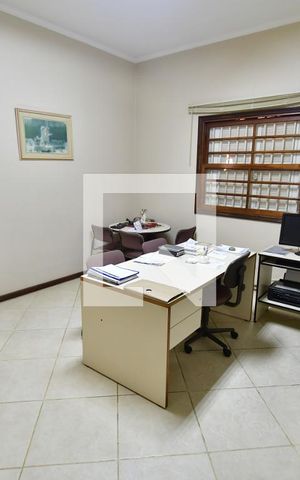 Casa à venda com 345m², 4 quartos e 10 vagasQuarto 4 - Suíte