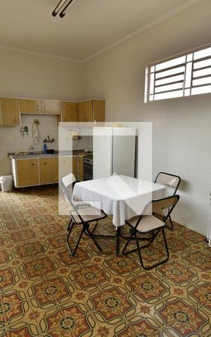 Casa à venda com 345m², 4 quartos e 10 vagasCozinha