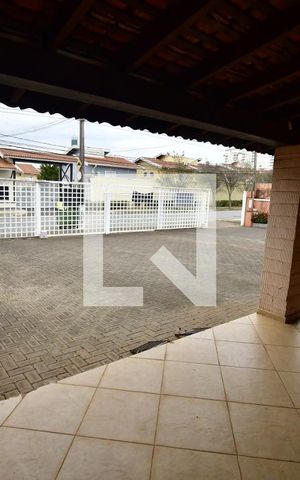 Casa à venda com 345m², 4 quartos e 10 vagasVaranda / Garagem