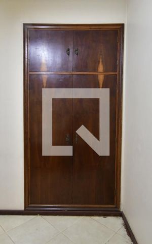 Casa à venda com 345m², 4 quartos e 10 vagasQuarto 2 - Armários