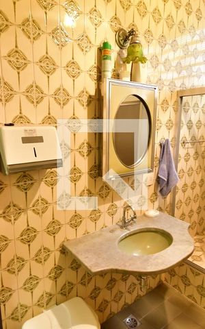 Casa à venda com 345m², 4 quartos e 10 vagasBanheiro