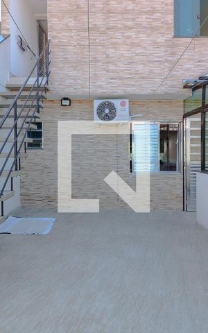 Casa à venda com 230m², 5 quartos e 2 vagas Casa à venda com 230m², 5 quartos e 2 vagasQuintal - área de cima