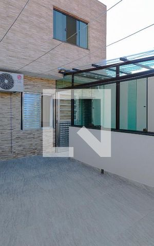 Casa à venda com 230m², 5 quartos e 2 vagas Casa à venda com 230m², 5 quartos e 2 vagasQuintal - área de cima