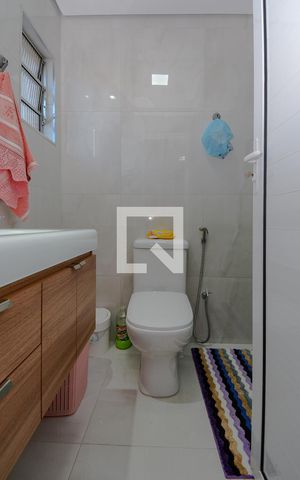 Casa à venda com 230m², 5 quartos e 2 vagas Casa à venda com 230m², 5 quartos e 2 vagasBanheiro da Suíte