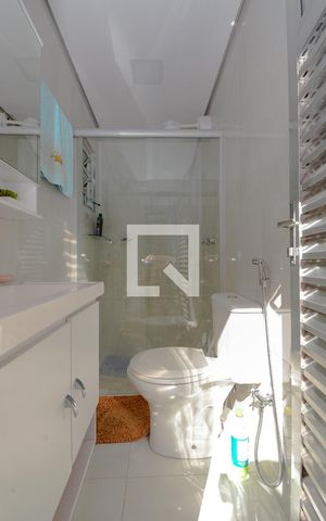 Casa à venda com 230m², 5 quartos e 2 vagas Casa à venda com 230m², 5 quartos e 2 vagasBanheiro Social 2