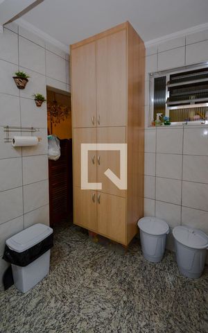 Casa à venda com 230m², 5 quartos e 2 vagas Casa à venda com 230m², 5 quartos e 2 vagasCozinha - Armários
