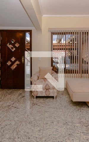 Casa à venda com 230m², 5 quartos e 2 vagas Casa à venda com 230m², 5 quartos e 2 vagasSala