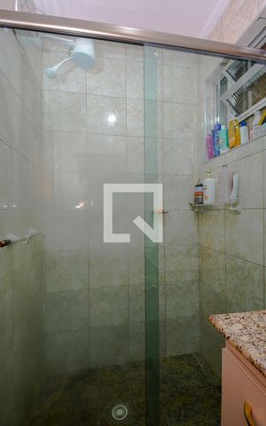 Casa à venda com 230m², 5 quartos e 2 vagas Casa à venda com 230m², 5 quartos e 2 vagasBanheiro Social