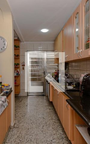 Casa à venda com 230m², 5 quartos e 2 vagas Casa à venda com 230m², 5 quartos e 2 vagasCozinha
