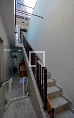 Casa à venda com 230m², 5 quartos e 2 vagas Casa à venda com 230m², 5 quartos e 2 vagasQuintal - lateral