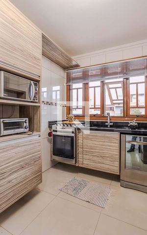 Casa à venda com 187m², 3 quartos e 3 vagas Casa à venda com 187m², 3 quartos e 3 vagasCozinha