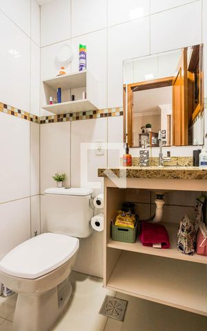 Casa à venda com 187m², 3 quartos e 3 vagas Casa à venda com 187m², 3 quartos e 3 vagasLavabo