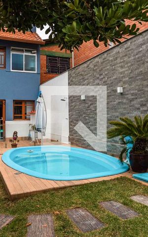 Casa à venda com 187m², 3 quartos e 3 vagas Casa à venda com 187m², 3 quartos e 3 vagasPiscina