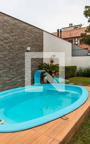 Casa à venda com 187m², 3 quartos e 3 vagas Casa à venda com 187m², 3 quartos e 3 vagasPiscina
