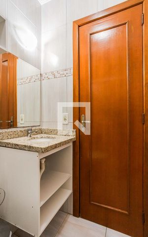 Casa à venda com 187m², 3 quartos e 3 vagas Casa à venda com 187m², 3 quartos e 3 vagasBanheiro Social